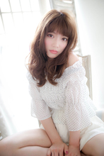 ゆるわにふんわり女ん子ぽくて可愛いひし形セミディー|Secretのヘアスタイル