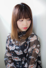 自然に内巻きになるナチュラル可愛いミディアムヘア|Secretのヘアスタイル
