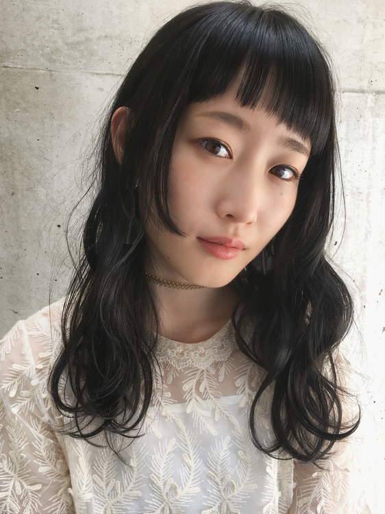 大人かわいい黒髪ロシアンブルー小松菜奈ワイドバング 青山 表参道の美容室 Acqua Aoyamaのヘアスタイル Rasysa らしさ