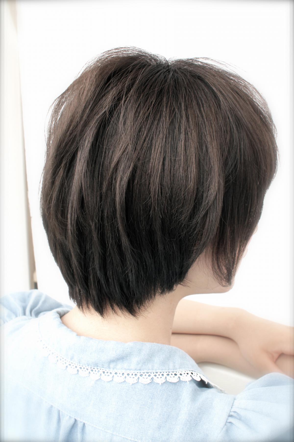 黒髪、暗髪でも似合う小顔の効果あるショートスタイル