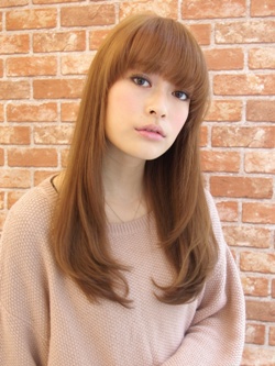 アンニュイなストレートヘアー