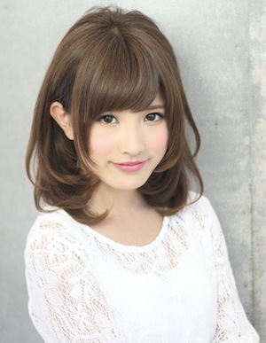 2014春ヘアスタイル　小顔耳かけミディアムヘアスタイル