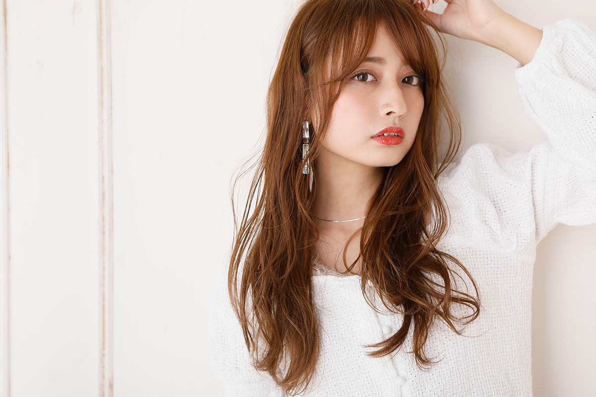 作り込みすぎない柔らかなRラインでフェミニンさを強調