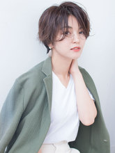 外はねバングのセンターパートハンサムショート AKI-521|ALICe by afloatのヘアスタイル