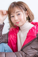 ダウンコートも似合う柔らかグレージュショート AKI-586|ALICe by afloatのヘアスタイル