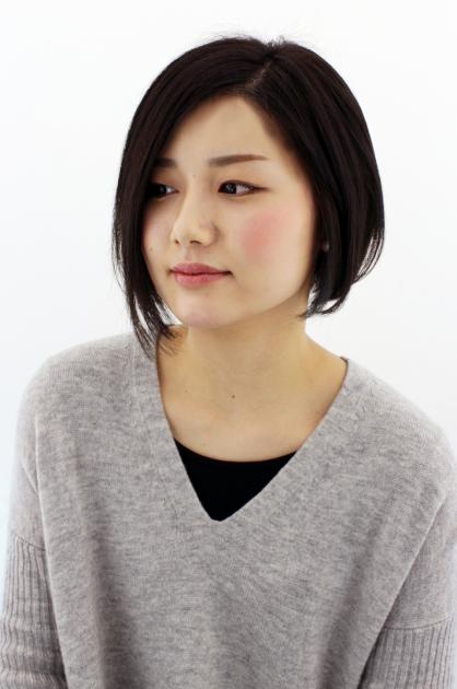 前下がりショートボブで大人クールに 三宮駅周辺の美容室 Raffine 三宮のヘアスタイル Rasysa らしさ