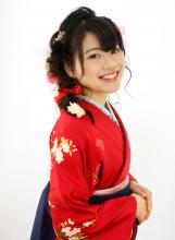 トップからサイドにかけてふんわりねじってまとめて、 小花やリボン、パールを散りばめて華やかさをプラス 後れ毛を少し残すのもポイント^^柔らかな可愛い雰囲気になります。|Raffine 三宮のヘアスタイル