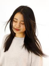 内側の髪の毛がくせでぼこぼこ出てきて気になるモデルさんに天使の輪ができる縮毛矯正をかけました。|Raffine 三宮のヘアスタイル