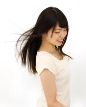 毎朝時間をかけてストレートアイロンでまっすぐ伸ばしても湿気や汗ですぐ元通りのくねくねヘアになってしまうあなたにオススメの自然なまとまりヘア|Raffine 三宮のヘアスタイル