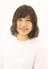 毛先やインナー部分はブリーチ毛のダメージヘア。 弱酸性デジタルパーマでダメージを抑えてふんわり柔らかいパーマスタイル |Raffine 三宮のヘアスタイル
