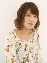 伸ばし中の髪の毛をパーマでイメチェン 細くてパーマのかかりにくい髪の毛ですが、ドライヤーで乾かすだけで仕上がるよう、弱酸性デジタルパーマをかけました。 ぺたんこになりやすい髪の毛も、パーマをかけることで、ふわっと軽く見えます。|Raffine 三宮 安達 麻衣のヘアスタイル