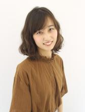 乾かすだけで仕上がる、スタイリング楽ちんパーマヘア。 広がりすぎない、くしゃっとするだけでやわらかい動きが出るようにパーマをかけています。|Raffine 三宮のヘアスタイル