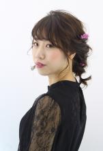 鎖骨くらいの長さでもサイドにまとめてどこから見ても可愛いアレンジに。|Raffine 三宮のヘアスタイル