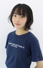 かなり毛量の多いモデルさん。ストロークカットで透け感と動きのあるボブに|Raffine 三宮のヘアスタイル