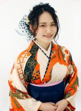 ロングヘアを活かした編みおろし。 大人っぽい雰囲気と可愛いドライフラワーとレースが相性○|Raffine 三宮のヘアスタイル