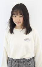 風に自然になびくやわらかい手触りのストレートに伸ばして仕上げます|Raffine 三宮のヘアスタイル