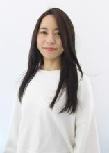 パサつき、広がるクセにはナチュラルストレートで綺麗にまとまるストレートに|Raffine 三宮のヘアスタイル