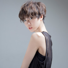 外国人風ハイライトショート/ジェンダーレス|DaB OMOTESANDOのヘアスタイル