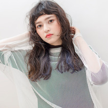 ウェービーロング×インナーブルー/グレージュ|DaB OMOTESANDOのヘアスタイル