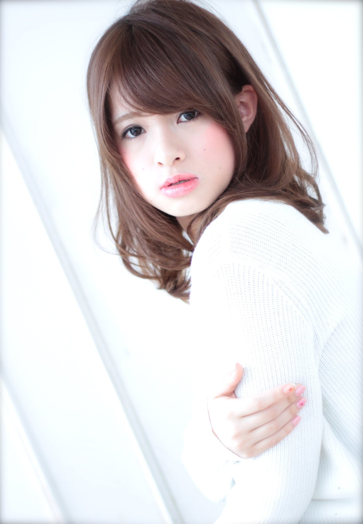 小顔な前髪なセミディスタイル