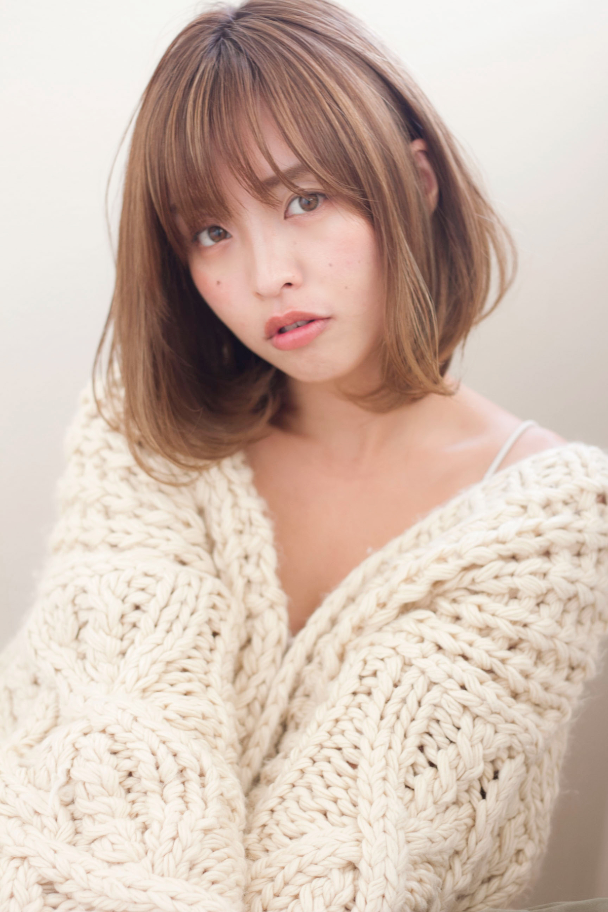 大人かわいいひし形シルエットボブ斜めバンググレージュs-13