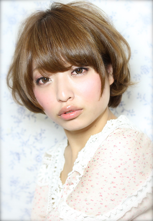 13 春 夏 人気のヘアスタイル ショート 篠田麻里子さん風 小顔な前髪 自由が丘 学芸大学 中目黒の美容室 Maria By Afloatのヘアスタイル Rasysa らしさ