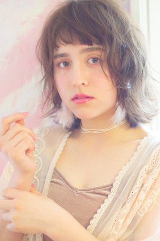 ショートバングが可愛い春のふんわりガーリーボブ