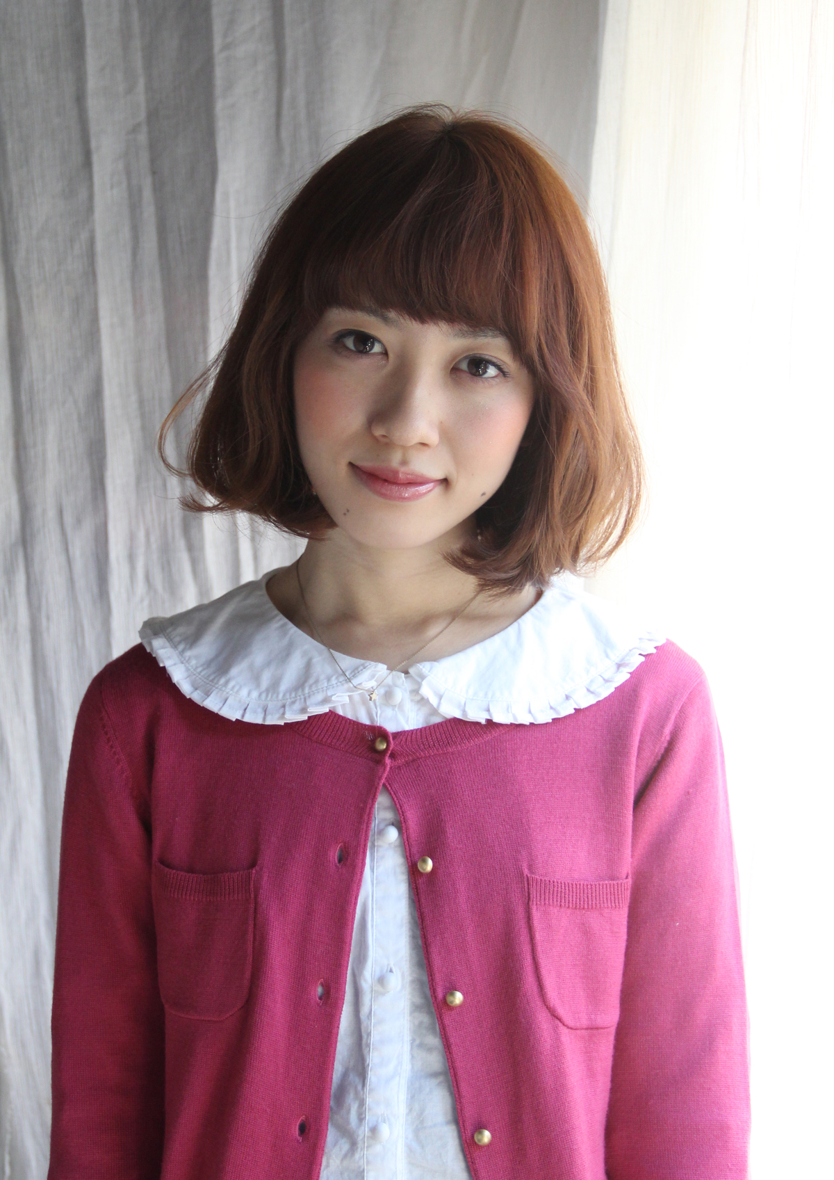 今年のトレンドのレトロ感をプラスしたミディアムボブ。オシャレ度アップ間違いなし！