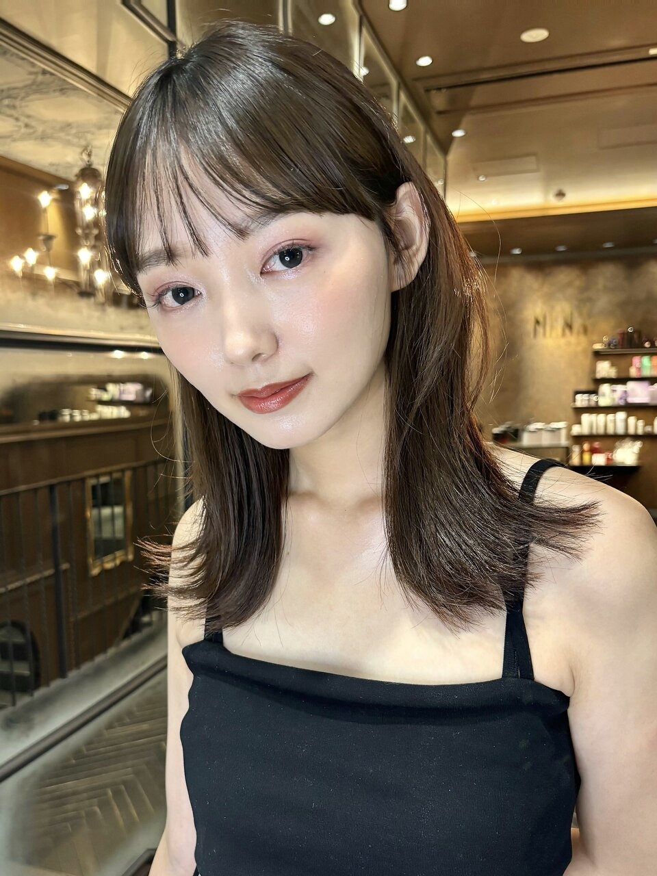 切りっぱなし ロングボブ くびれヘア 外はね
