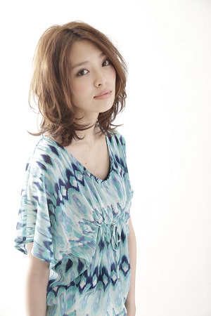 キリッとした雰囲気のあるラフな女性