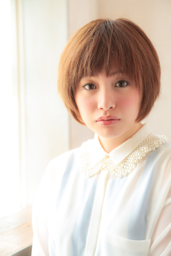 やわらかな光の中のナチュラルなスタイル