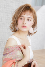 セミウエットな質感でコントラストをつけたフェミニンボブ|MINX 銀座二丁目店のヘアスタイル