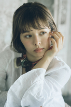 フォギーベージュと内巻きカールがキュートなふんわりボブ|MINX 銀座五丁目店のヘアスタイル