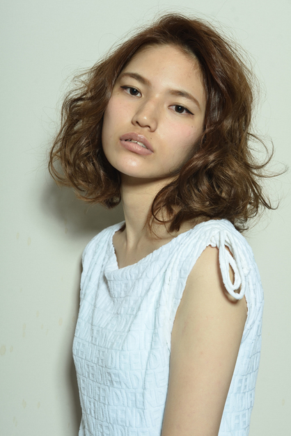 大人モードな雰囲気もありつつ 女性らしいソフトなスタイルです 原宿の美容室 Minx 原宿店のヘアスタイル Rasysa らしさ