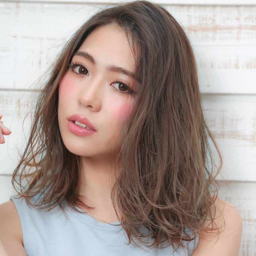 外国人風カラーで魅せる セミウエットなおフェロボブ☆