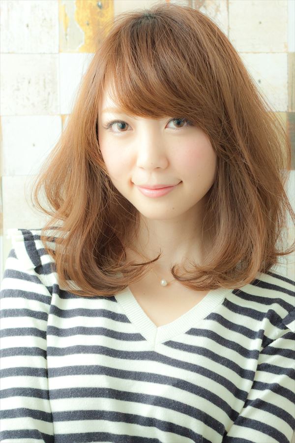 2014　人気髪型　清潔感のあるニュアンスストレート