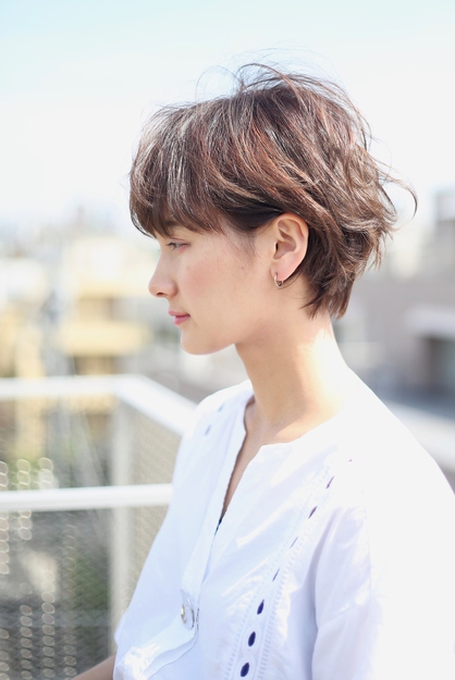 柔らか質感耳掛けフレッシュショート 青山 表参道の美容室 Renjishi Aoyamaのヘアスタイル Rasysa らしさ