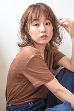全体にゆるくウェーブをかけた柔らかスタイル。|CLANのヘアスタイル