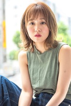 鎖骨ラインのボブをベースに、顔まわりと表面にレイヤーを入れて空気を含ませたエアリーボブスタイル。|CLANのヘアスタイル