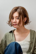 コンパクトなウェーブ スタイル。|CLANのヘアスタイル