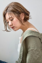 コンパクトなウェーブ スタイル。|CLANのヘアスタイル
