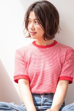 緩めのカールを重ねた立体的なナチュラルボブです。|CLANのヘアスタイル