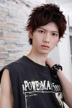 前髪をソフトアップにチェンジ 爽やかで男らしい最強のモテ髪|ROOTSのヘアスタイル