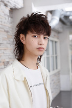 渋谷系おしゃれヘアをリードするワンランク上のマッシュウルフ|ROOTSのヘアスタイル
