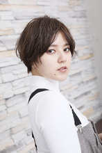 前髪を長めにして女性らしく 耳のチラ見せでピュア&ヘルシーに|ROOTSのヘアスタイル