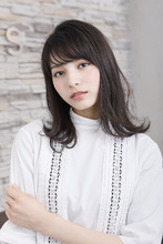 切りっぱなしの外ハネボブ 毛先のハネ感でかわいらしさUP|ROOTSのヘアスタイル
