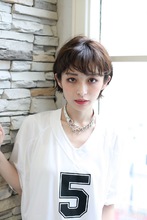 ゆれる毛束でクールキュート|ROOTSのヘアスタイル