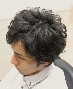 メンズミディアム無造作パーマ|HAIR＆GROOMING YOSHIZAWA Inc. PREMIUMのヘアスタイル