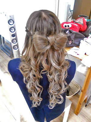 編み込みリボンのハーフアップ 関内 桜木町 みなとみらいの美容室 Hair Make Zen 横浜店のヘアスタイル Rasysa らしさ
