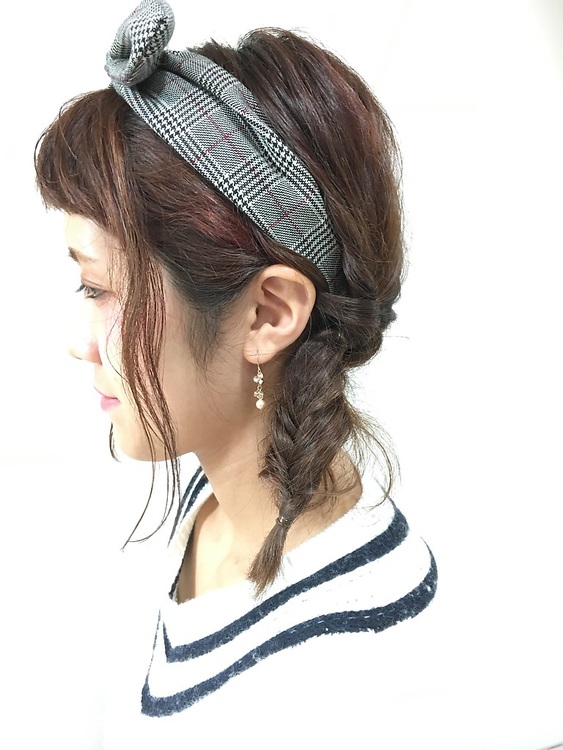 ヘアバンドアレンジ 簡単くるりんフィッシュボーン 横浜駅周辺の美容室 Hair Frais Make Orkのヘアスタイル Rasysa らしさ